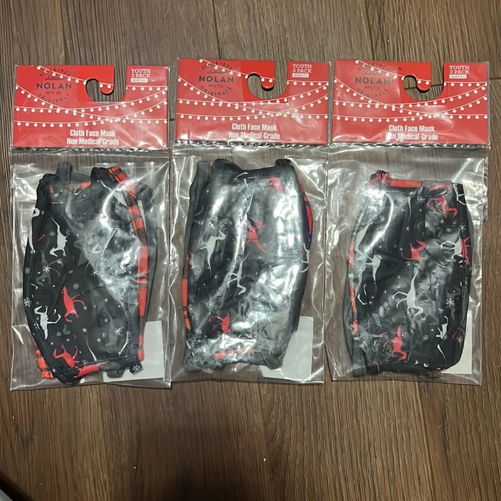 NWT youth Christmas cloth face mask Dinosaurs, plaid 3 face madk per package